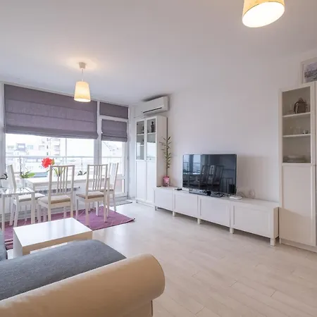 Apartamento Sunny 1- Bdr In Banishora District