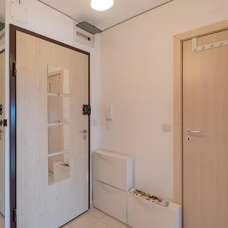 아파트 Sunny 1- Bdr In Banishora District 소피아