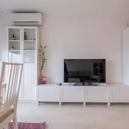 Sunny 1- Bdr In Banishora District 소피아