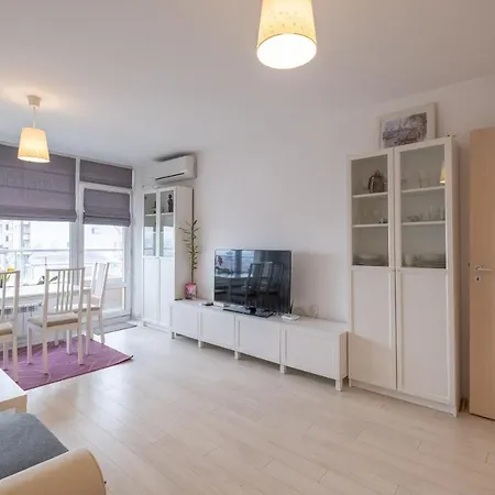 Апартамент Sunny 1- Bdr In Banishora District