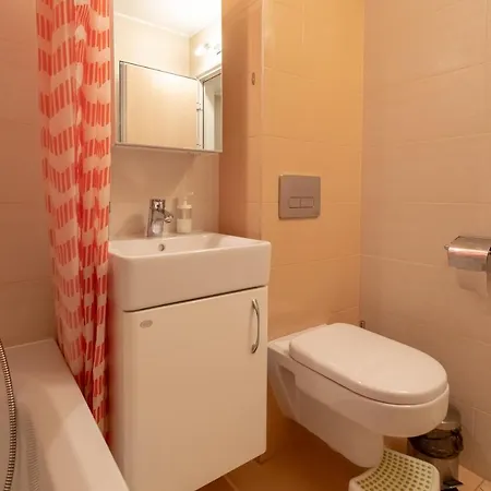 Appartement Sunny 1- Bdr In Banishora District *